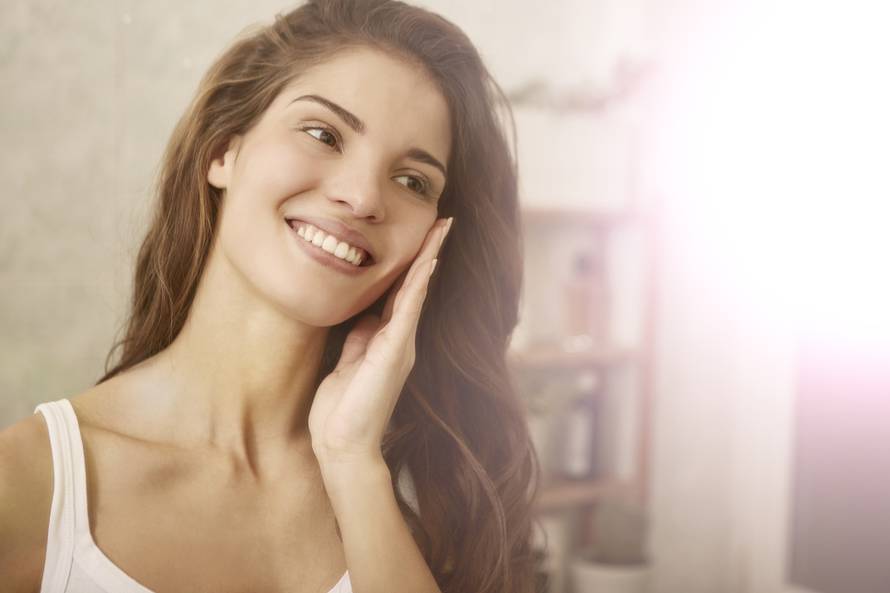 Looking to the mirror