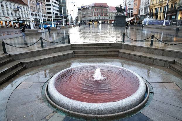 Zagreb: Manduševac obojen u crveno