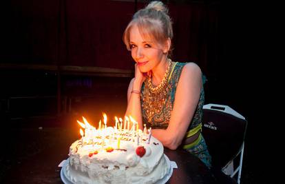 Razveselili je tortom: Rozga s fanovima  slavila 36. rođendan 