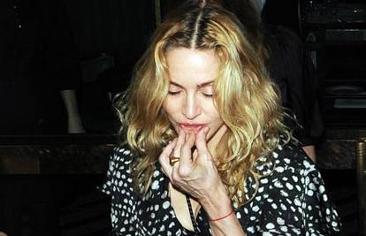 Madonna "sauga" iz stroja kisik i pegla si uporne bore 
