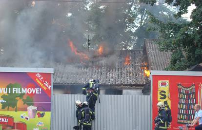 Zapalila se napuštena kuća na zagrebačkoj Aveniji Dubrava