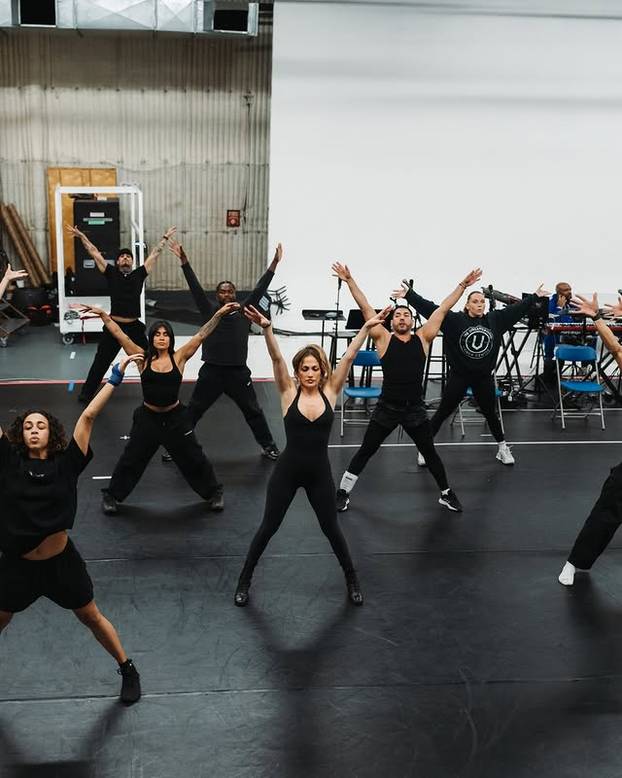 FOTO  Disciplina, snaga i ples - tajna top izgleda Jennifer Lopez