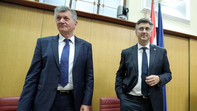 Zagreb: Rasparava o povjerenju ministru zdravstva Milanu KujundÅ¾iÄu