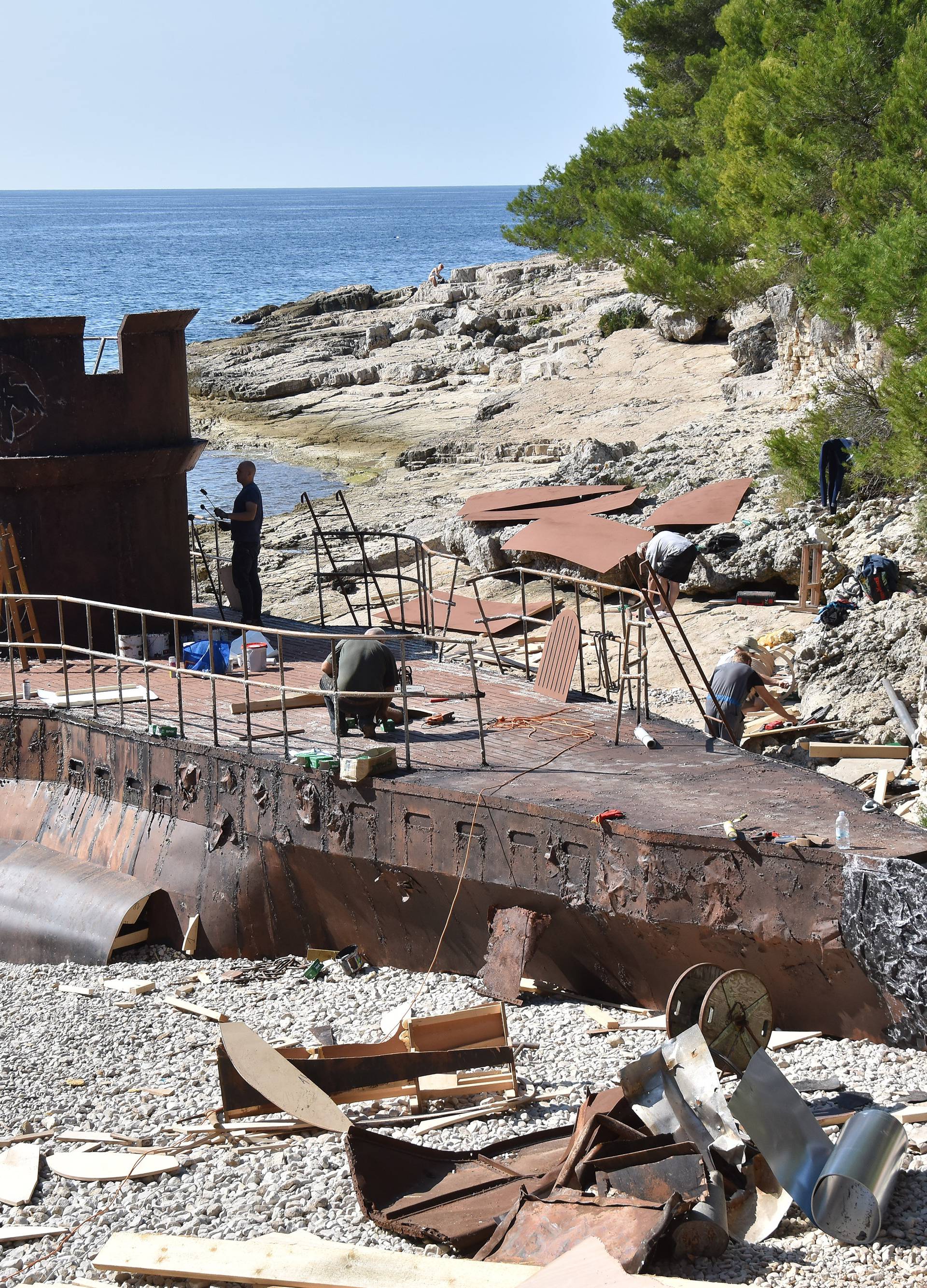 Ratna zona u Puli: Na plažu se 'nasukao' 30-metarski U-boot