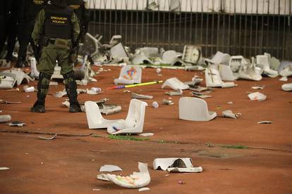 Split: Razbijene stolice nakon sukoba Torcide i policije 