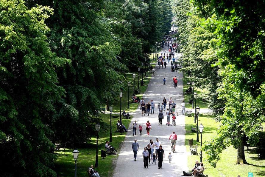 Park je dobio ime po gostionici, a pun je bunkera i grobova...