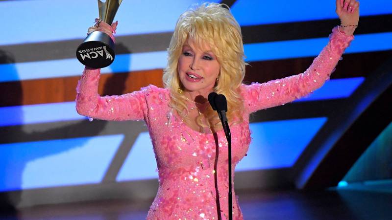 Ispod perike krila se potpuno drugačija Dolly Parton: Uvijek je iskreno govorila o zahvatima
