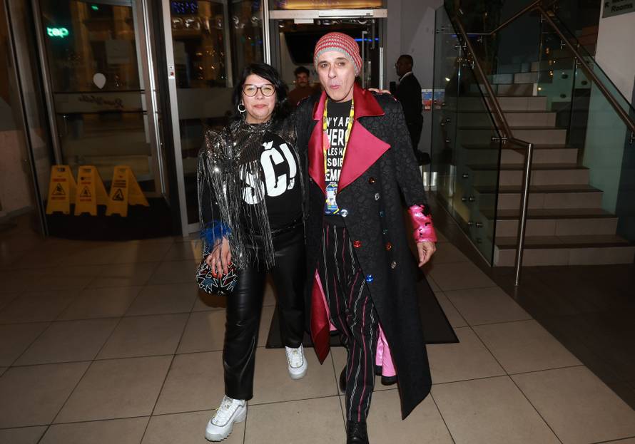 Liverpool: Povratak grupe Let 3 u hotel, dočekale ih supruge i prijatelji