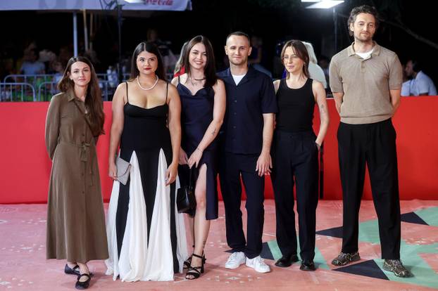 Prolazak filmskih zvijezda drugim crvenim tepihom na Sarajevo Film Festivalu