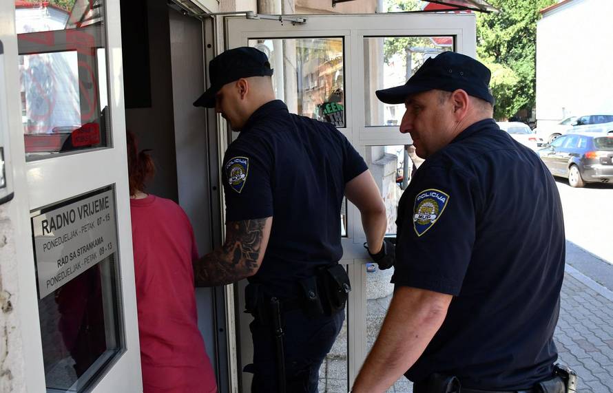 Slavonski Brod: U Županijsko državno odvjetništvo  privedena žena (37) osumnjičena za ubojstvo muškarca F.V. (71)