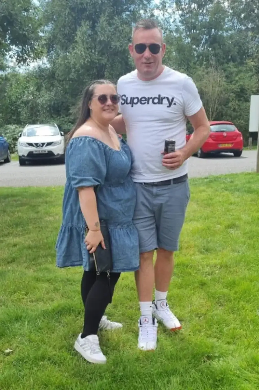 Srećku ostruži, dragu tuži! Ona je dobila na lotu, prekinuli su. On smatra da treba dobiti pola
