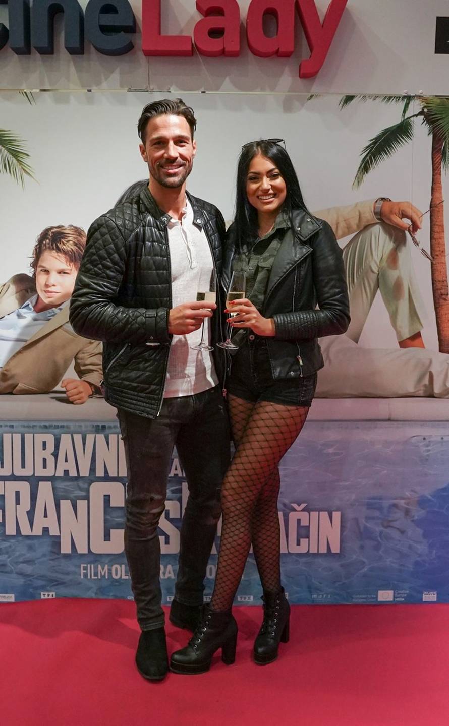 Stigla je 'prinova': Dok Goran radi, Hana se igra s mačkicom