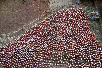 Novo Mesto: Na mjestu ubojstva građani pale lampione i lampaše