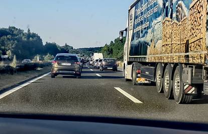 FOTO Velike gužve na autocesti A1: 'Vozimo se mic po mic...'