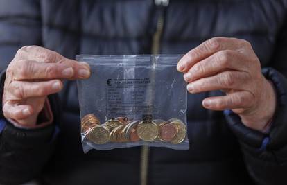 Hrvati navalili na kovanice: Do 11 sati u Pošti su kupili čak 22 tisuće početnih paketa eura