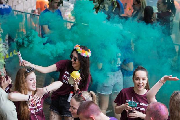 Dubrovnik: Dubrovački srednjoškolci kao i njihovi vršnjaci diljem Lijepe naše slave kraj škole