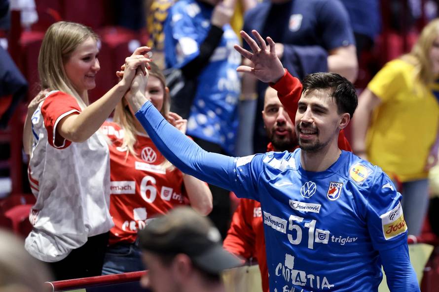 Malmo: Hrvatski rukometaši ipak najviše vole proslavu ulaska u polufinale uz poljupce svojih partnerica i zagrljaje obitelji