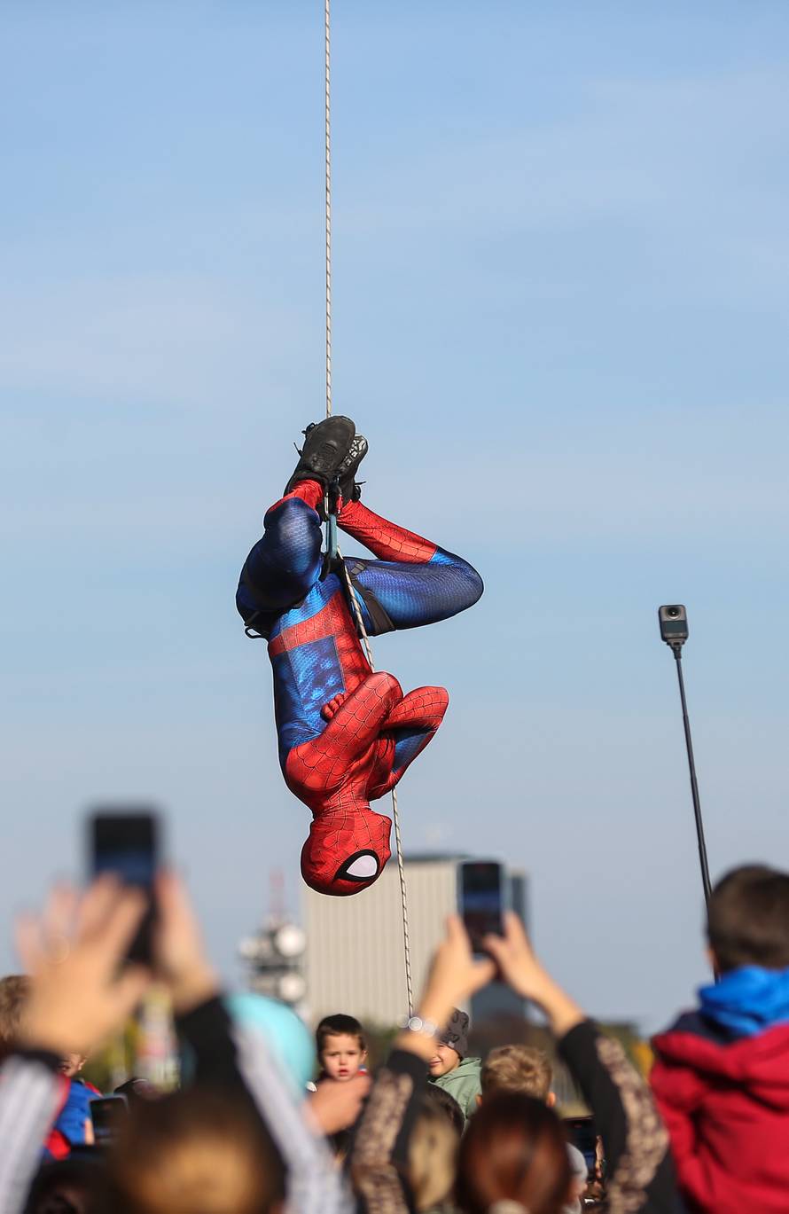 Zagreb: Ispod Hendrixovog mosta održano Spidey druženje u organizaciji vatrogasca Maximiliana Bindernagela 