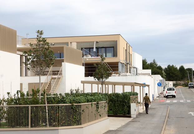 Šibenik: Novoizgrađene vile na plaži Rezalište u Brodarici