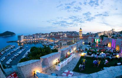 Dubrovnik slavi pobjedu nad Španjolcima na terasi Revelina