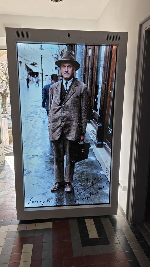 FOTO U Imotskom možete okinuti selfie s Tinom Ujevićem. Čak se i miče. Evo o čemu je riječ