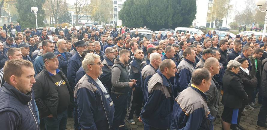 Radnici Đure Đakovića izašli su na ulice, traže plaće za listopad