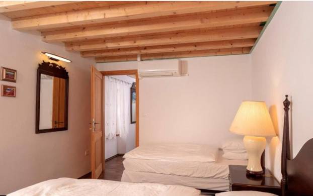 FOTO Rijetka prilika! Kamena kuća u srcu Starog Grada Hvara interijerom oduzima dah