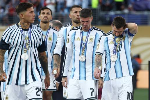 Messi i dru&scaron;tvo odbili slu&zcaron;beni do&ccaron;ek nakon poraza u finalu...