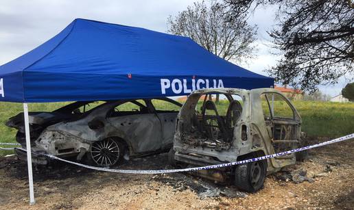 Izgorjela su dva auta: Planuo je Mercedes, a nakon njega Smart