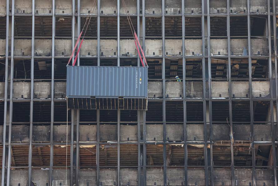 Vjesnikov neboder radnici pripremaju za rušenje