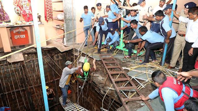 INDIA INDORE TEMPLE FLOOR COLLAPSE