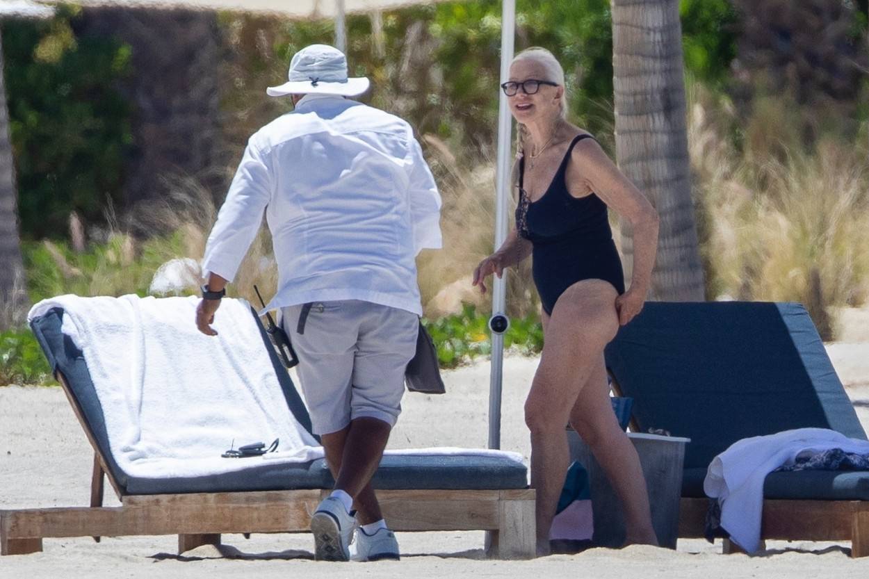 *PREMIUM-EXCLUSIVE* Helen Mirren sports black one piece and cute side braid as she enjoys a solo beach day in Mexico **WEB EMBARGO UNTIL 4 pm ET on April 26, 2023**
