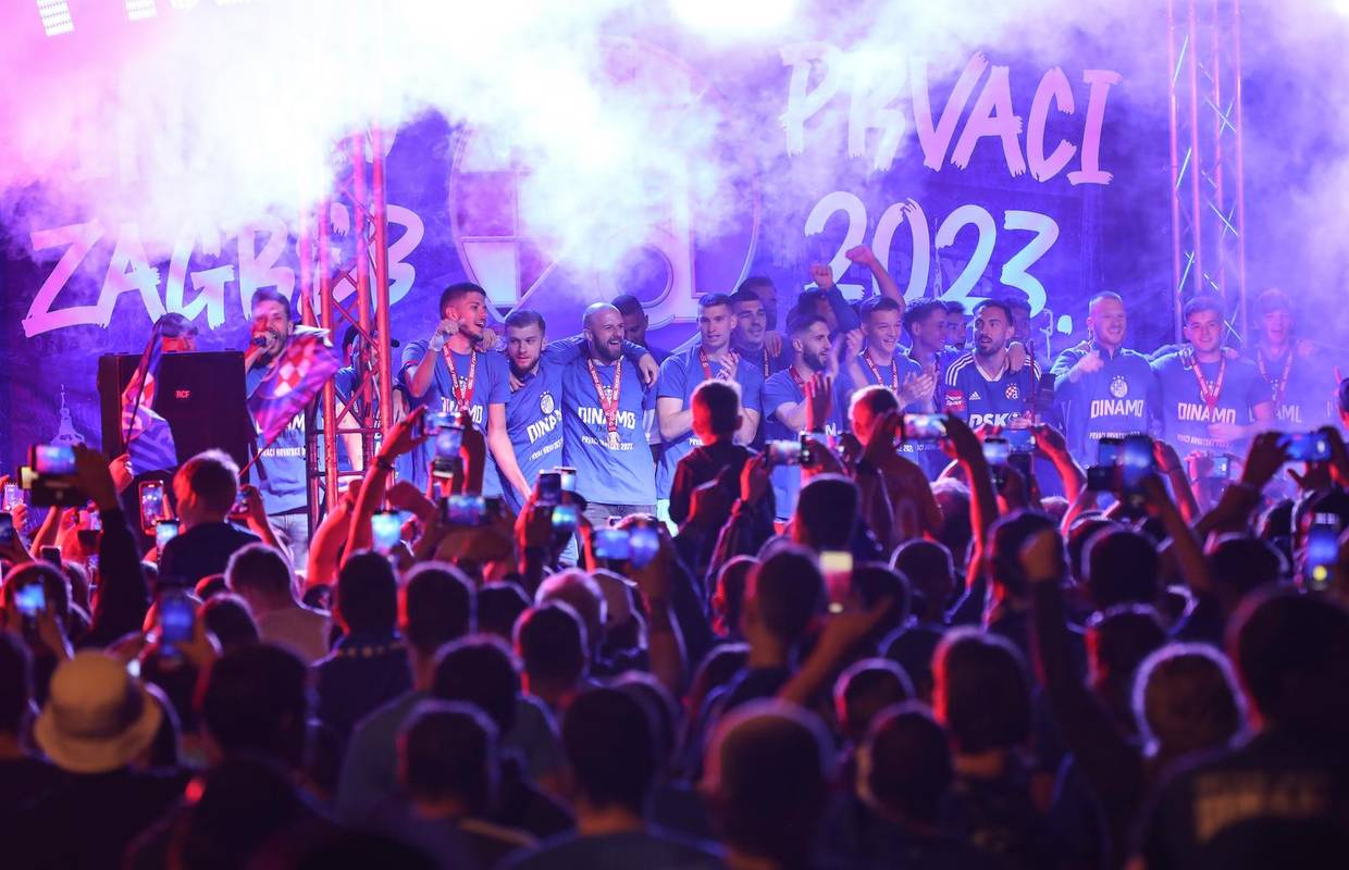 VIDEO Ludnica s Maksimira se preselila u fan zonu: Dinamovci s navijačima zapjevali hitove