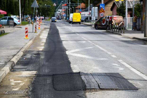 Zagreb: OÅ¡teÄeni uspornici u ulici Dragutina Golika  sanirani su asfaltom