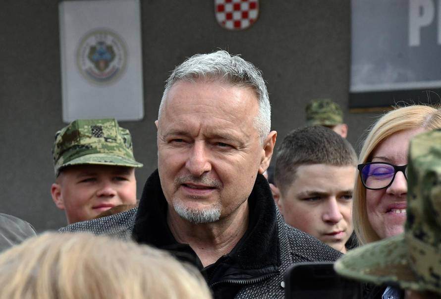 Na svečanoj prisegi ročnika u Požegi pozornost je privukla Diva Perković, kći pjevača Marka Perkovića Thompsona