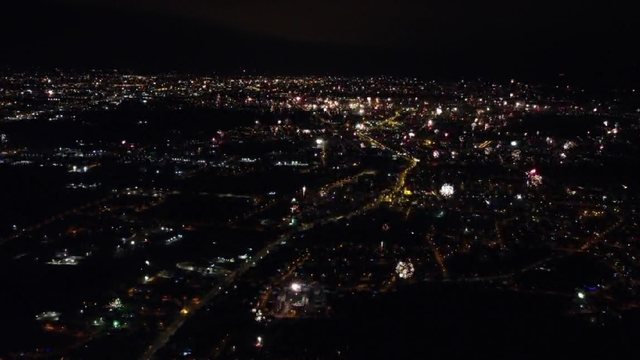 VIDEO Kakav prizor! Pogled na Zagreb u novogodišnjoj noći, nebo obasjalo tisuće vatrometa