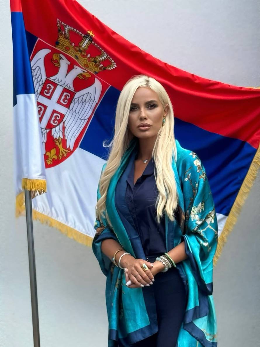 Srbija gori, a Dačićeva miljenica piše po internetu:  'Što ste, bre, vi? Komandanti? Zaigrali ste se'