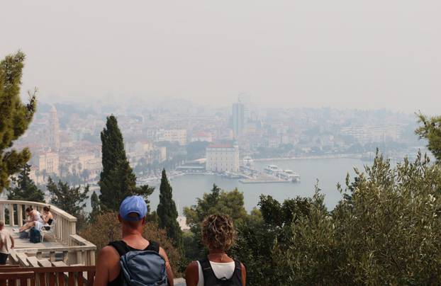 Split  prekriven dimom zbog požara kod Tomislavgrada