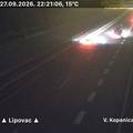 Sudar dva auta i kamiona na autocesti A3 kraj Sikirevaca, ozlije&dstrok;eno dvoje, promet stao