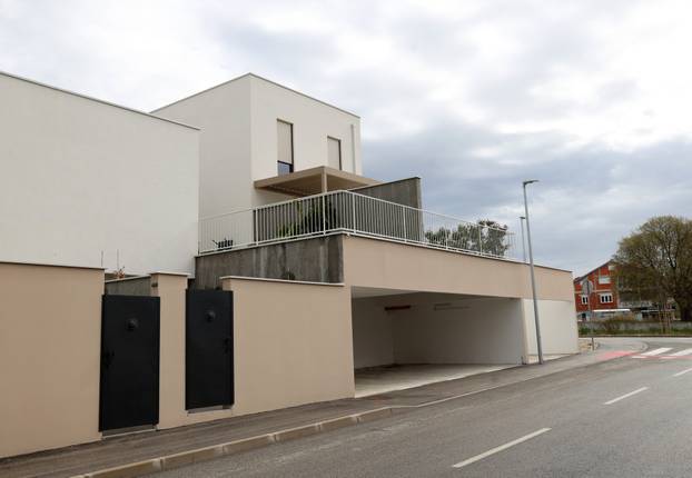 Šibenik: Novoizgrađene vile na plaži Rezalište u Brodarici