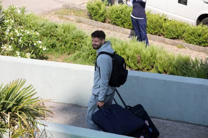 FOTO Vatreni izazvali euforiju na aerodromu: Djeca pohrlila do Modrića i Gvardiola...