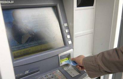 Zagreb: Na PBZ bankomat postavili lažnu tipkovnicu