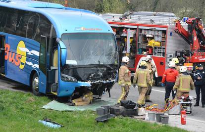 Teška nesreća kod Karlovca, u sudaru s busom poginula žena