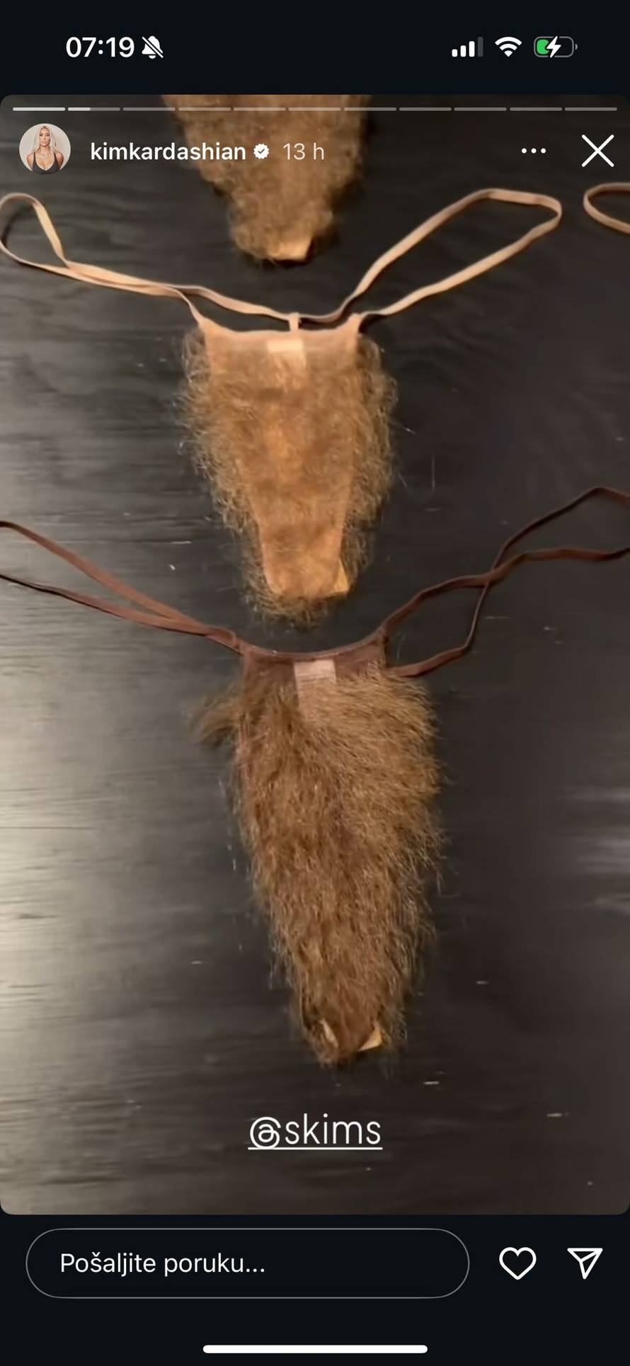 GASI INTERNET! Kim na tangice stavila umjetne stidne dlačice, rasprodala ih u par sati...