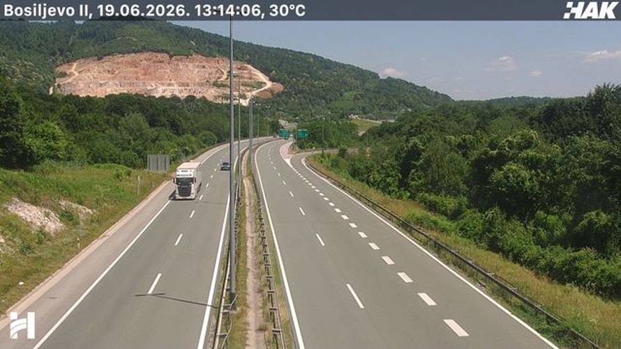 FOTO Skratili petak i požurili na produženi vikend: Ogromna gužva kod Lučkog prema moru
