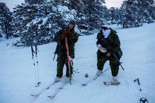 Canadian troops conduct arctic operations