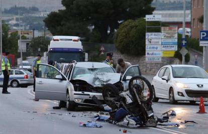 U sudaru s automobilom u Splitu je poginuo motociklist 