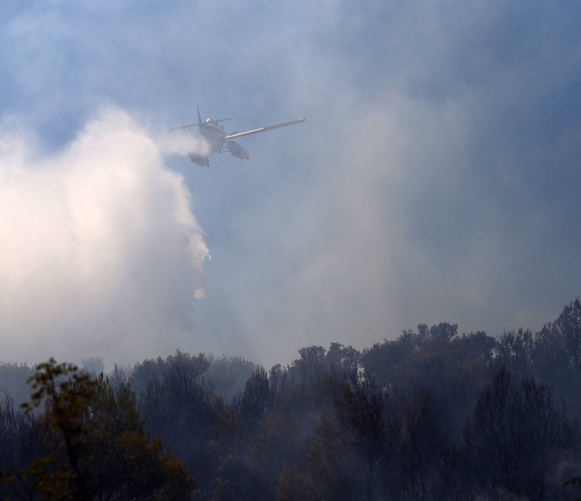Gusti dim suklja u zrak: Opet je buknuo požar kod Pakoštana