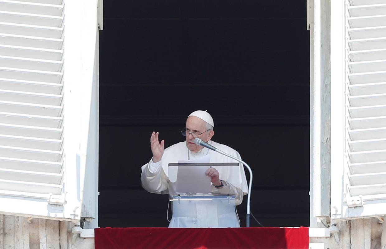 U Milanu zaplijenili pismo s tri metka za papu Franju