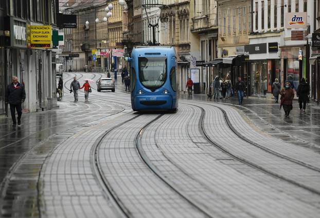 Zagreb: Najavljeno zahlađenje i kiša osvježili su grad